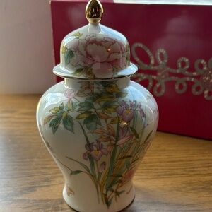 Japanese Ginger jar Ornate Floral Vase with Gold Detailing
